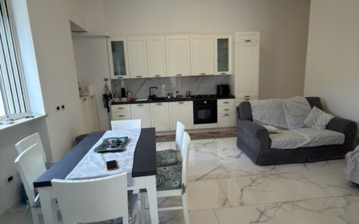 Appartamento entrata indipendente al piano terra