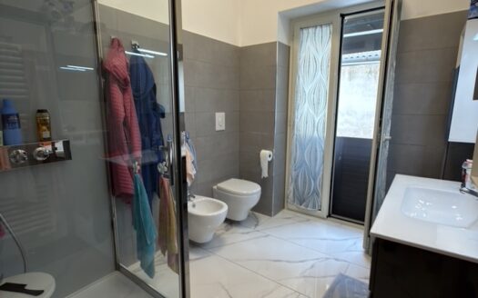 Appartamento entrata indipendente al piano terra