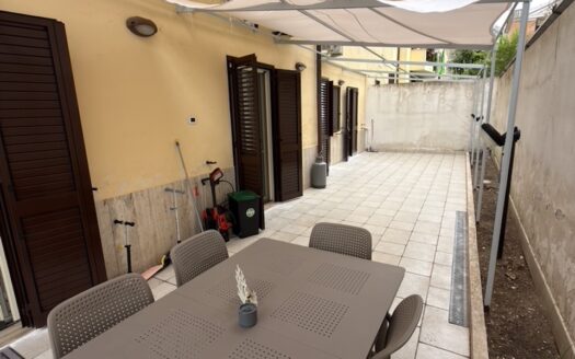 Appartamento entrata indipendente al piano terra