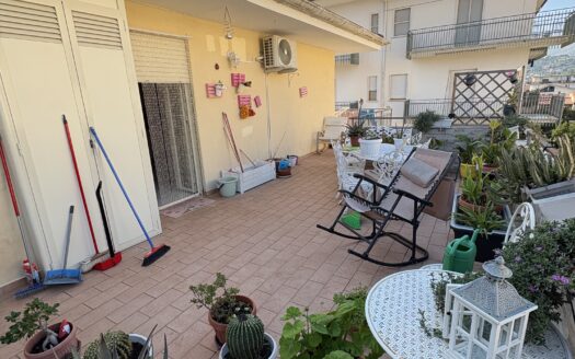 Appartamento con terrazzo via arnale rosso