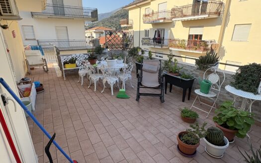 Appartamento con terrazzo via arnale rosso