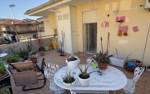 Appartamento con terrazzo via arnale rosso