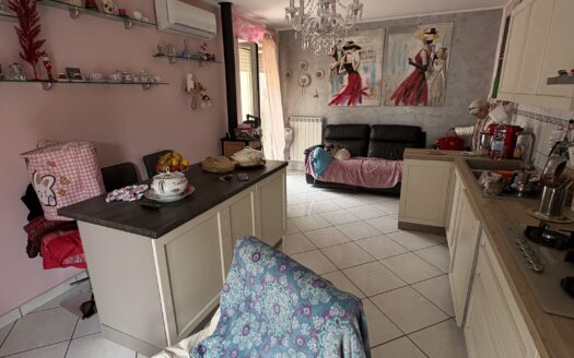 Appartamento con terrazzo via arnale rosso