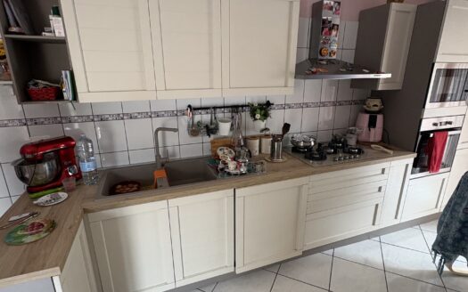 Appartamento con terrazzo via arnale rosso