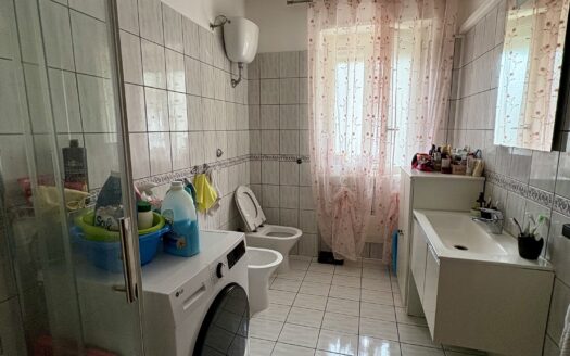 Appartamento con terrazzo via arnale rosso