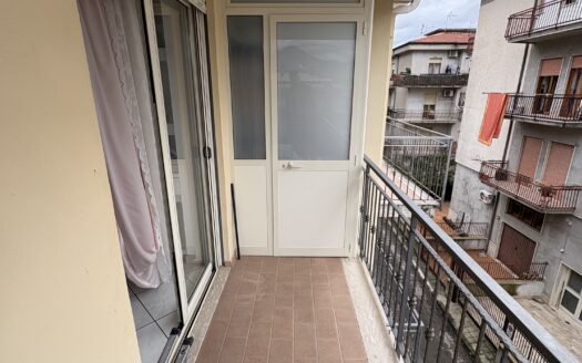 Appartamento con terrazzo via arnale rosso