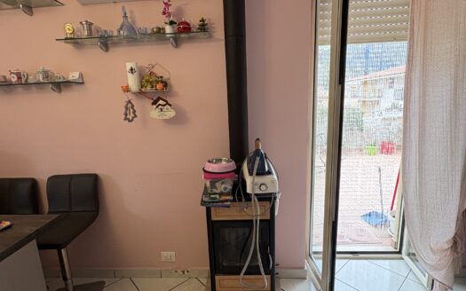 Appartamento con terrazzo via arnale rosso