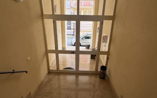 Appartamento con terrazzo via arnale rosso
