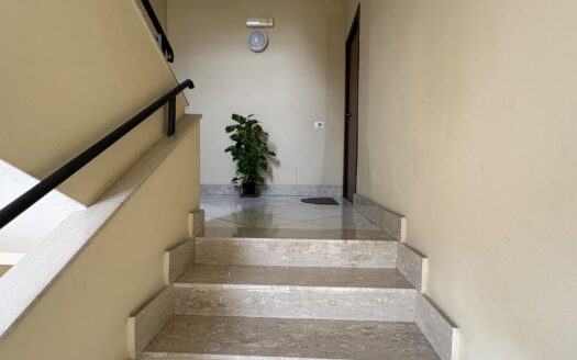 Appartamento con terrazzo via arnale rosso