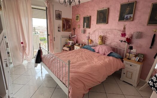 Appartamento con terrazzo via arnale rosso