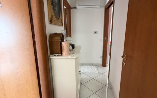 Appartamento con terrazzo via arnale rosso