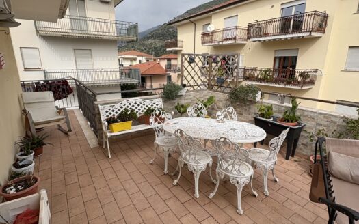 Appartamento con terrazzo via arnale rosso