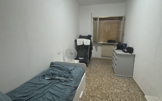 Ingresso indipendente, spazio esterno e posto auto a due passi dal centro!