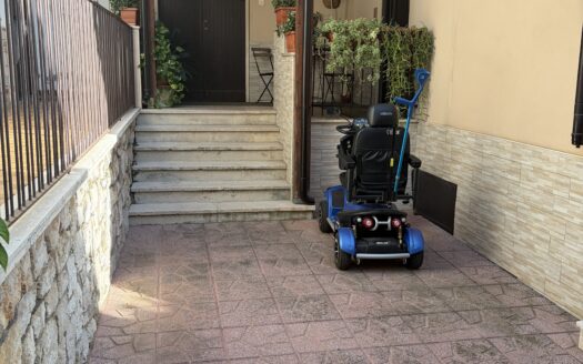 ✨ Una casa unica ed introvabile per posizione e genere nel cuore di Fondi! ✨