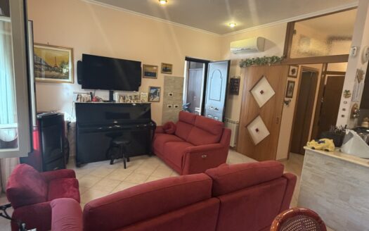 ✨ Una casa unica ed introvabile per posizione e genere nel cuore di Fondi! ✨