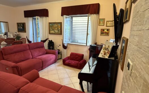 ✨ Una casa unica ed introvabile per posizione e genere nel cuore di Fondi! ✨