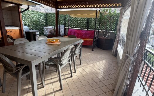 ✨ Una casa unica ed introvabile per posizione e genere nel cuore di Fondi! ✨