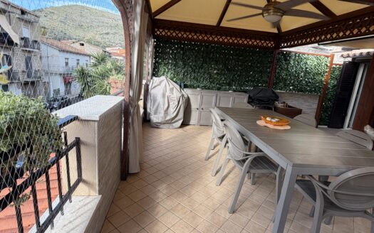 ✨ Una casa unica ed introvabile per posizione e genere nel cuore di Fondi! ✨