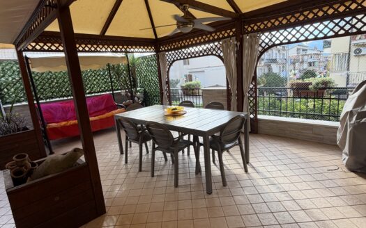 ✨ Una casa unica ed introvabile per posizione e genere nel cuore di Fondi! ✨