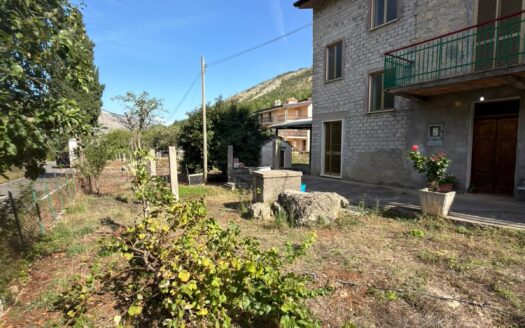 Villa singola a campodimele con giardino