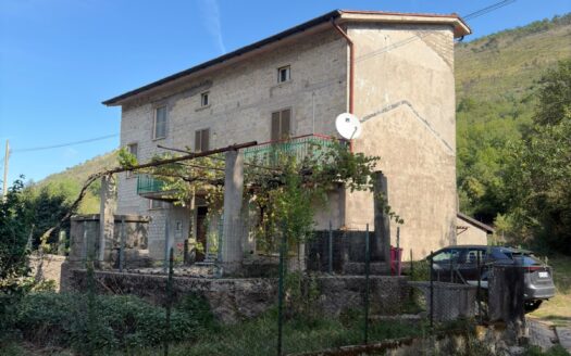Villa singola a campodimele con giardino
