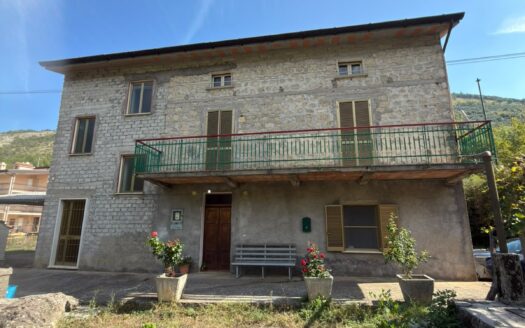 Villa singola a campodimele con giardino