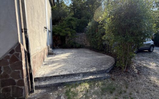 Villa singola con giardino e terreno