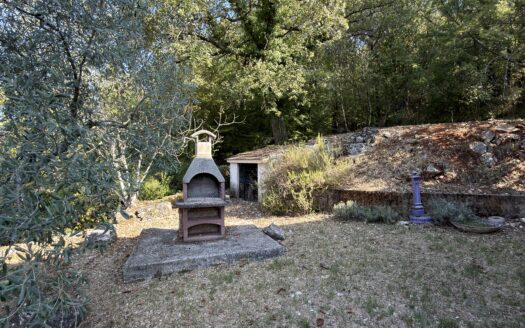 Villa singola con giardino e terreno