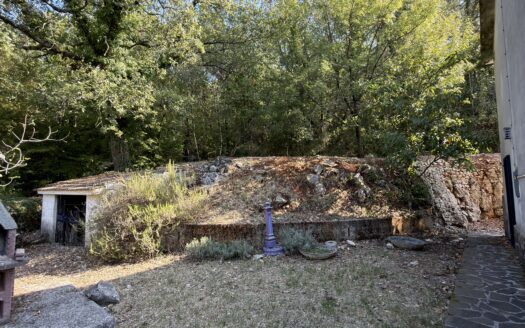 Villa singola con giardino e terreno
